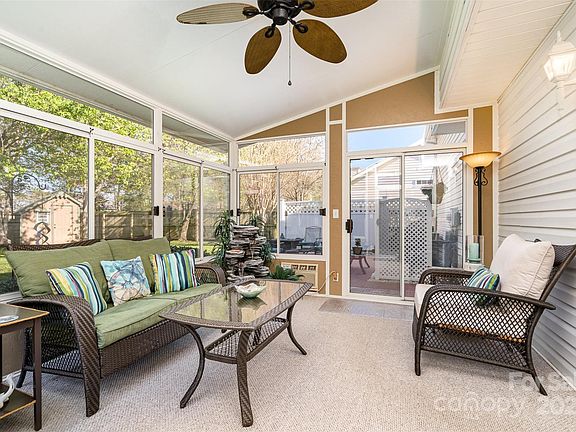 3rd image of 12421 Poplar Forest Dr