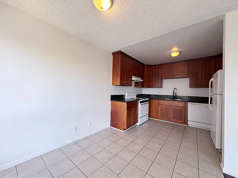 8061 Romaine St — Photo 5