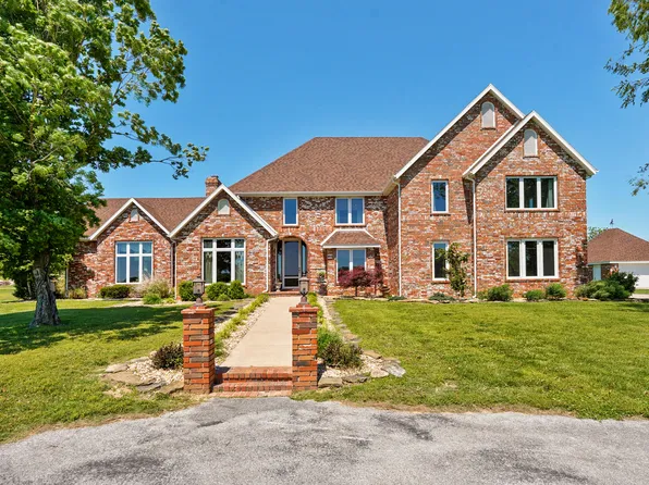 881 W Riverdale Drive, Nixa, MO 65714
