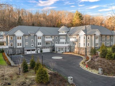 585 Main Street #2F, Armonk, NY, 10504