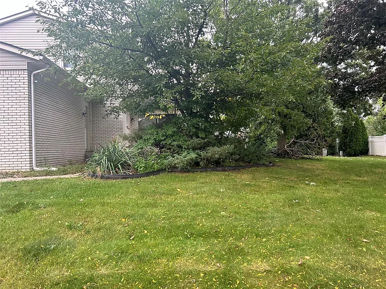 2081 Babcock Dr — Photo 21