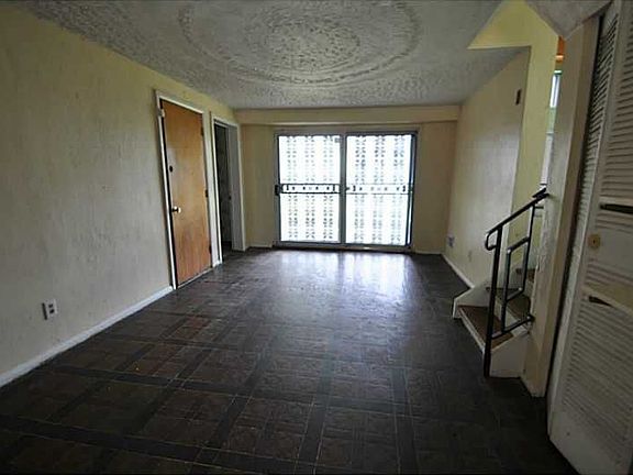 3rd image of 5567 Bayberry Dr