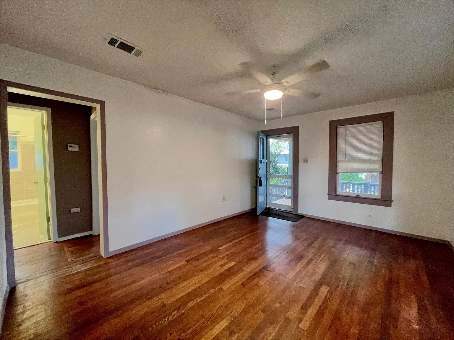 2 bed, 1.0 bath, 804 sqft, $2,195 — Photo 4