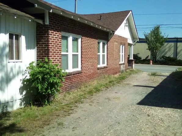 2705 E Market St, Greensboro, NC 27405