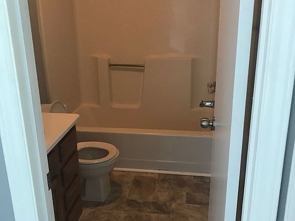 5th image of 392 Britton Ave APT 2