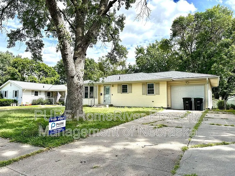 3 bed, 2.0 bath, 1692 sqft, $1,950 — Photo 2