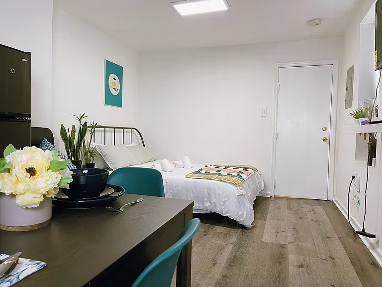 1725 Bainbridge St #2R — Photo 5