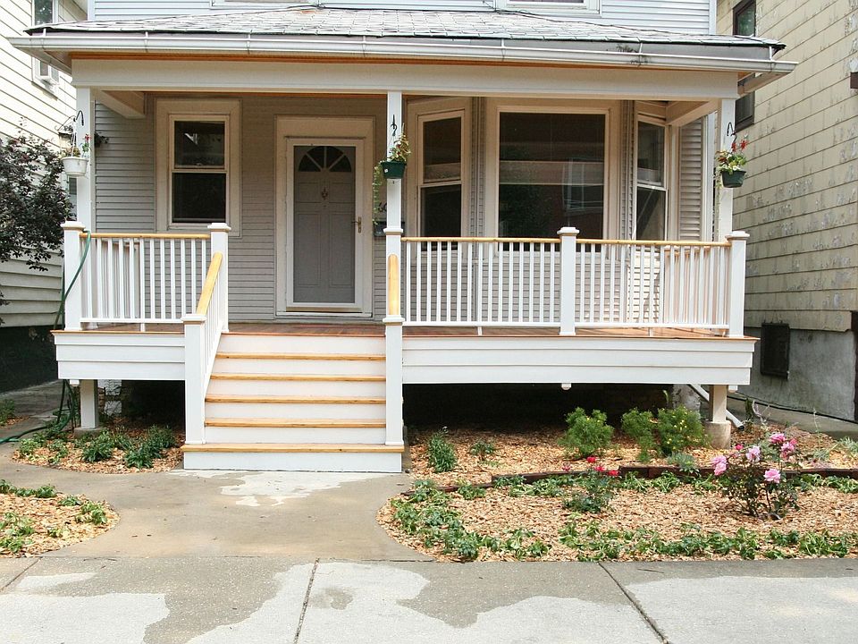 2nd image of 6045 N Hermitage Ave