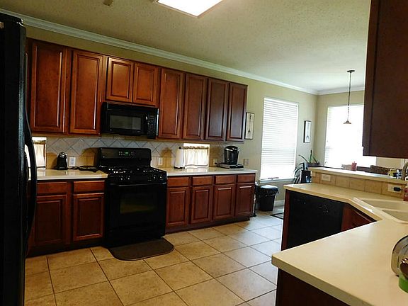 3rd image of 8919 Sungate Dr