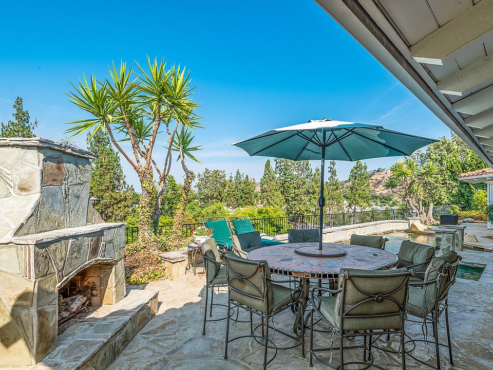 1st image of 32375 Lake Pleasant Dr