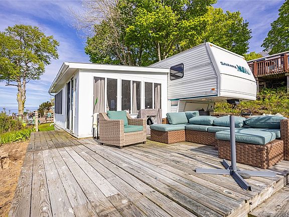 5th image of 7945 Lake Rd #81