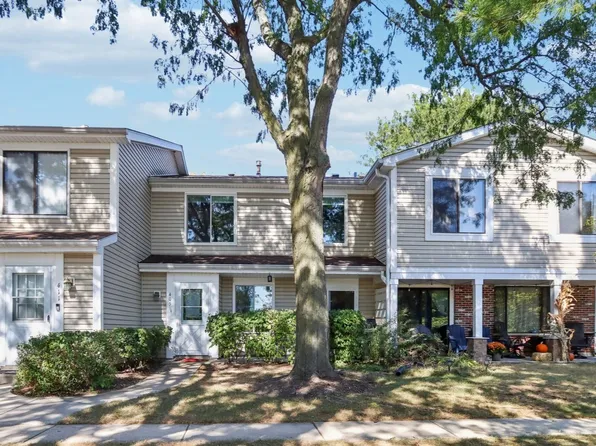 405 Stevenson Pl, Vernon Hills, IL 60061