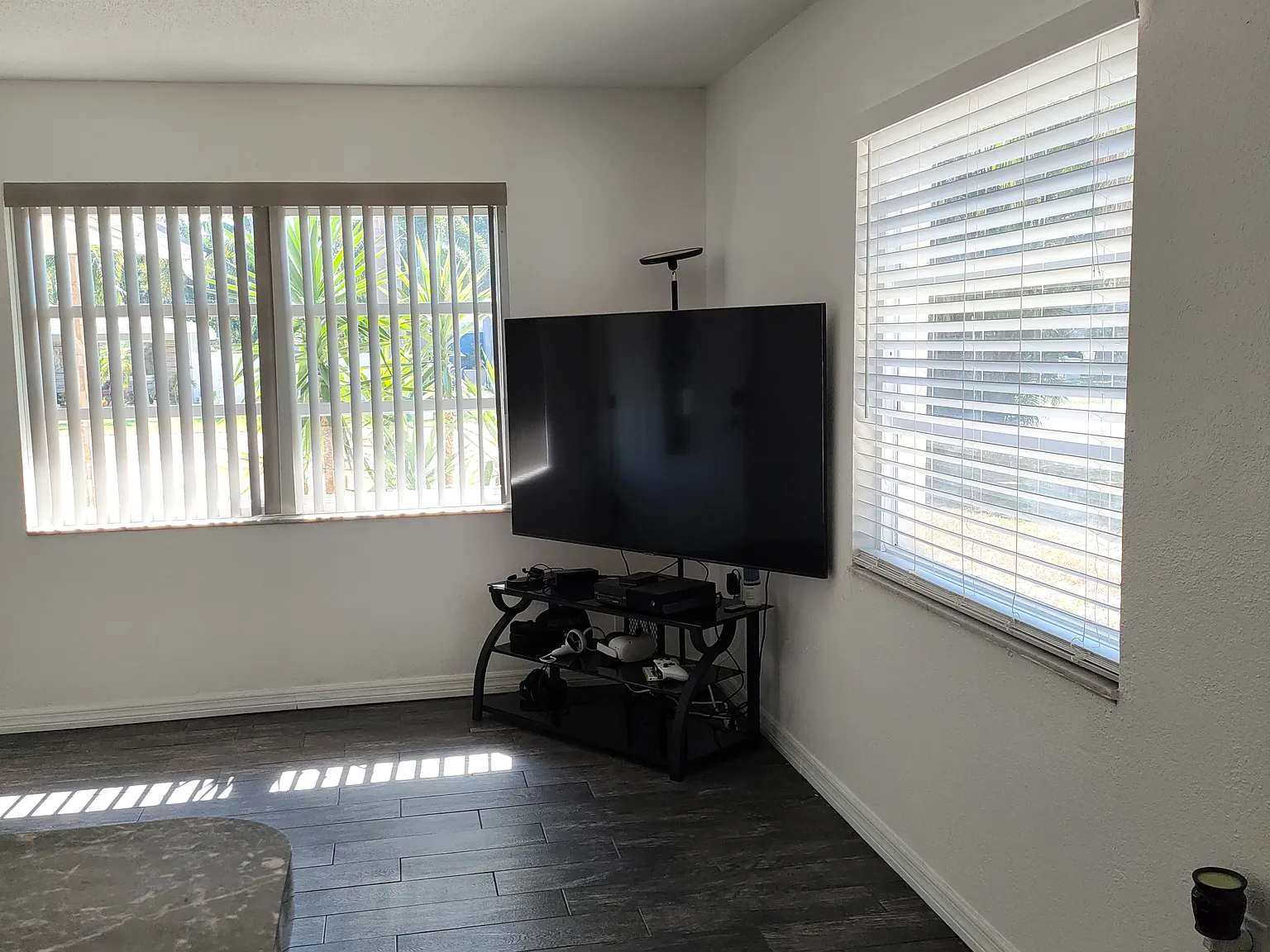 3 bed, 1000 sqft, $2,200 — Photo 4
