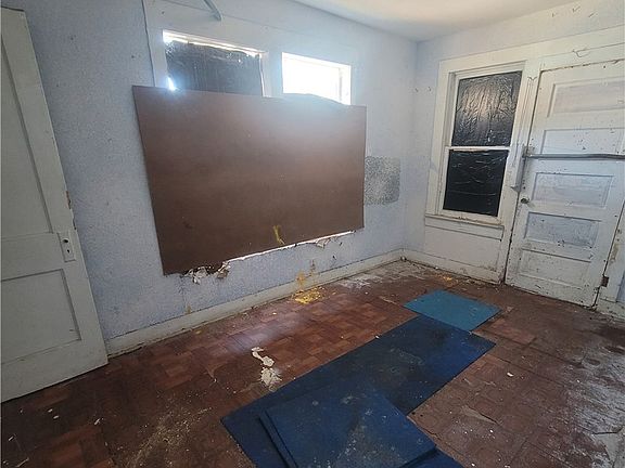 2nd image of 2424 Ruth St