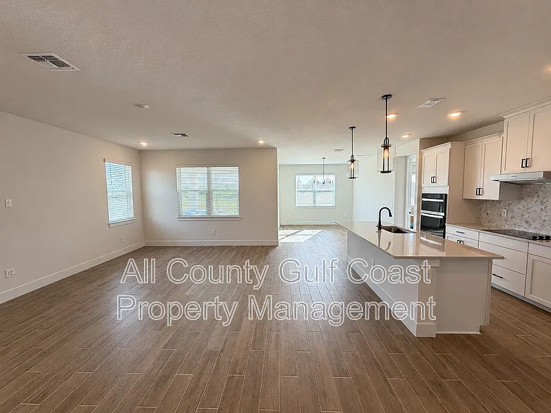 4 bed, 3.0 bath, 2190 sqft, $2,895 — Photo 2