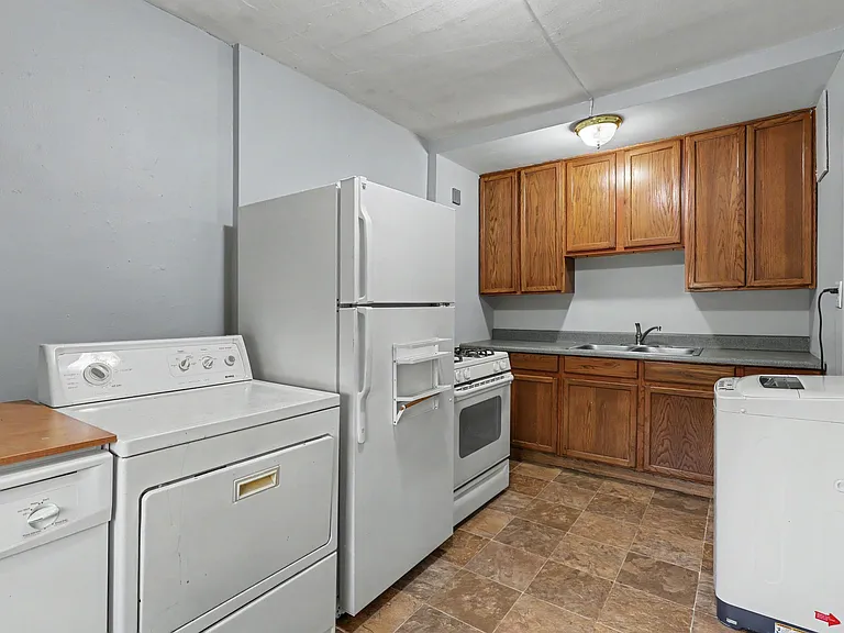 Kitchen & In unit laundry & portable dishwasher