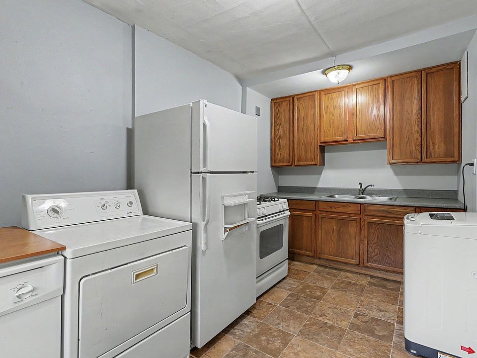 Kitchen & In unit laundry & portable dishwasher