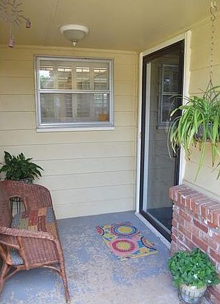 3rd image of 523 SW 54th St