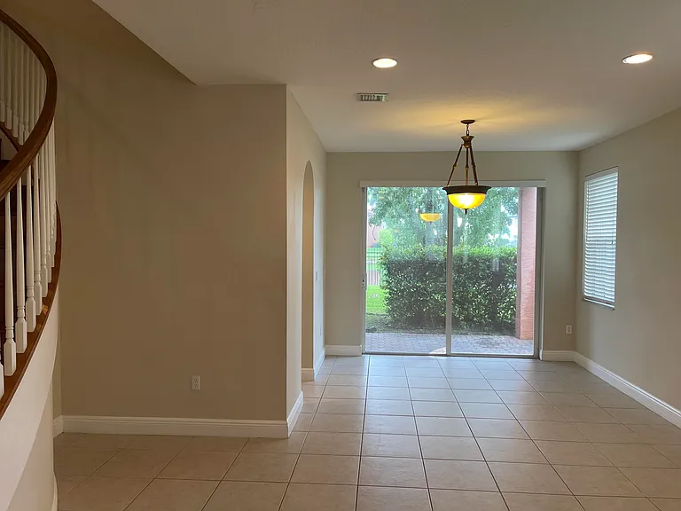9828 Stover Way — Photo 10