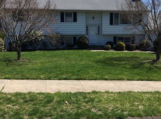 11 Reniew Rd, Hamden, CT 06514