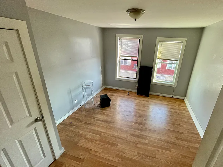 701 Hallett St #3R — Photo 2