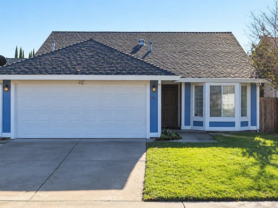 5 Peach Leaf Ct