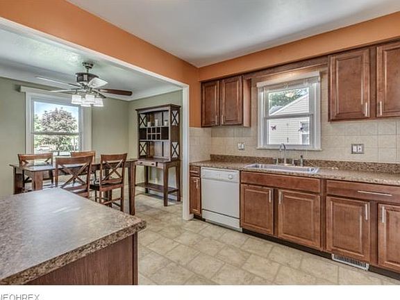 3rd image of 1629 Longwood Dr