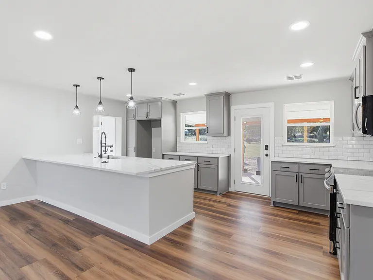205 Lacewell St — Photo 3