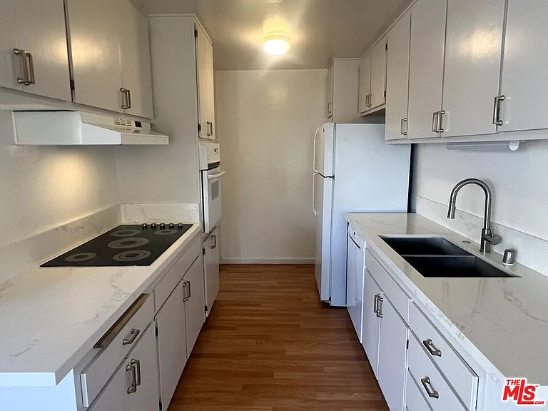 6000 Canterbury Dr #6000D212 — Photo 12