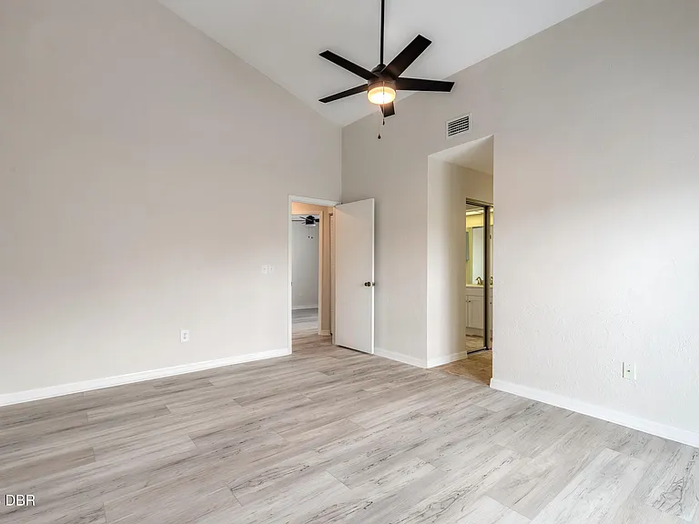 2 Nantucket Dr — Photo 25