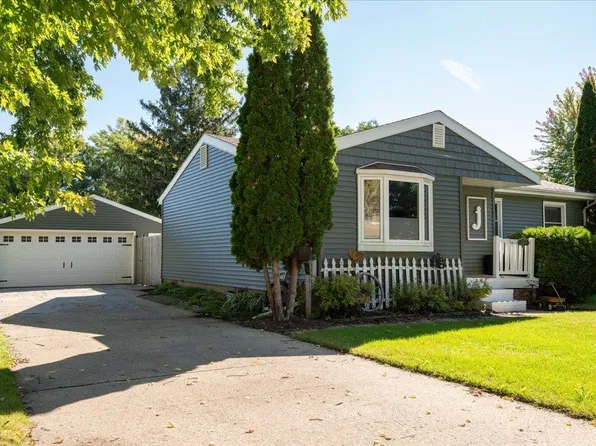 1810 Fabry St, Oshkosh, WI 54902