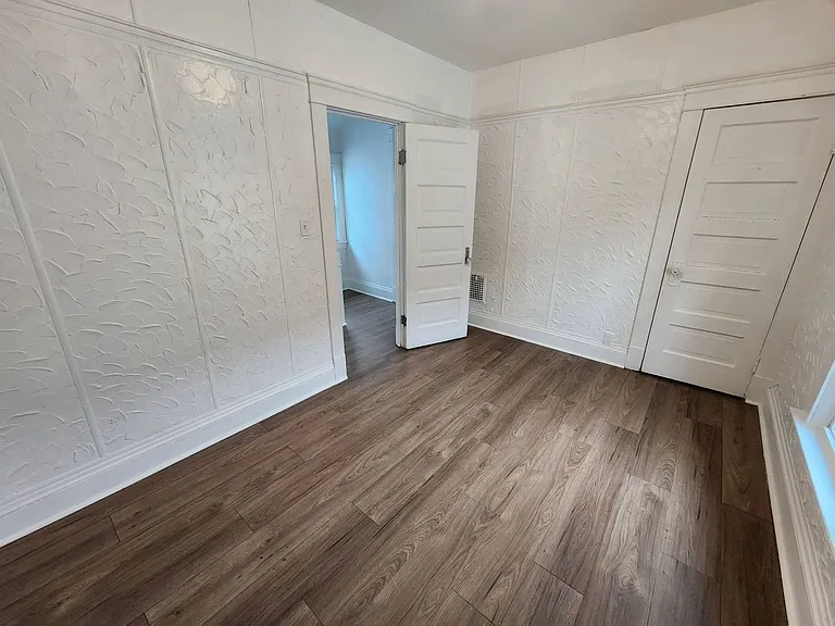 13900 Potomac Ave — Photo 19