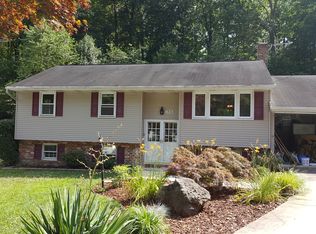 821 Valley Dr, Crownsville, MD