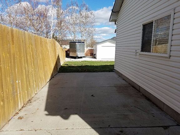 2nd image of 689 S Adam Ln