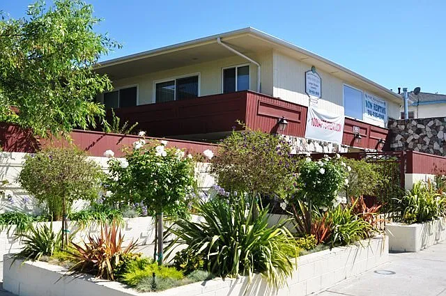 10860 Venice Blvd — Photo 3