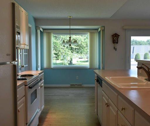 5th image of 1053 Fairfield Dr #15