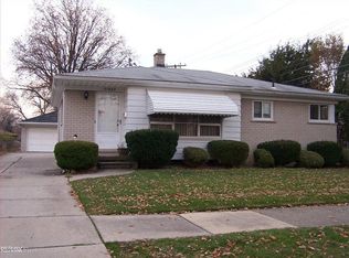 21900 Alice St, Saint Clair Shores, MI 48080