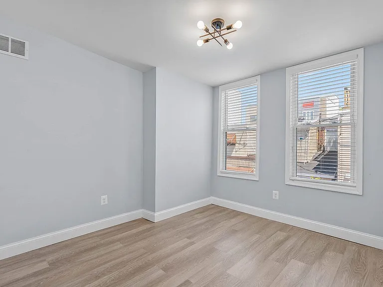 1521 S 19th St — Photo 17