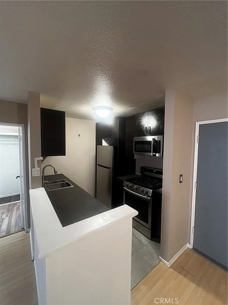 2 bed, 911 sqft, $2,500 — Photo 4