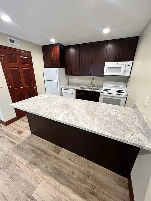 2 bed, 1.5 bath, 1000 sqft, $1,499 — Photo 3