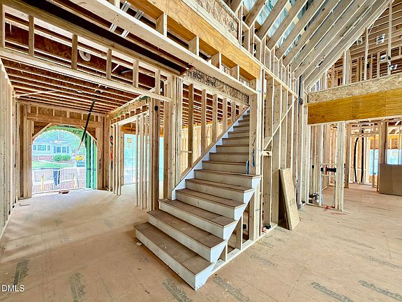 5th image of 3422 Redbud Ln