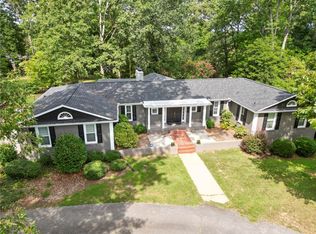 1057 Country Club Rd, Pickens, SC 29671