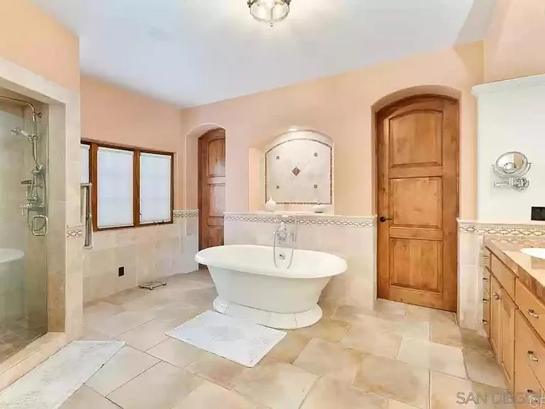 555 Ocean Blvd — Photo 25
