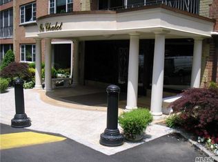 300 Edwards St APT 1CE, Roslyn Heights, NY 11577