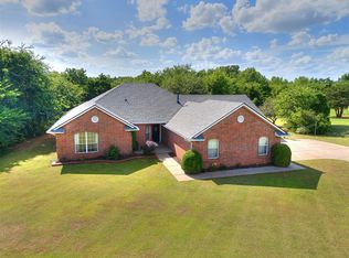10201 Fawn Valley Dr, Mustang, OK 73064