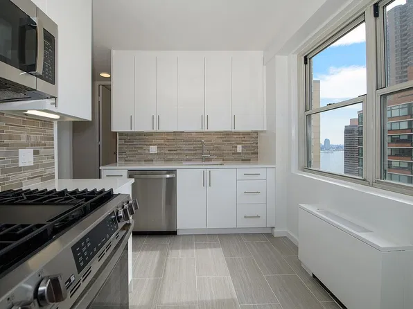 300 E 40th St APT 26R, New York, NY 10016