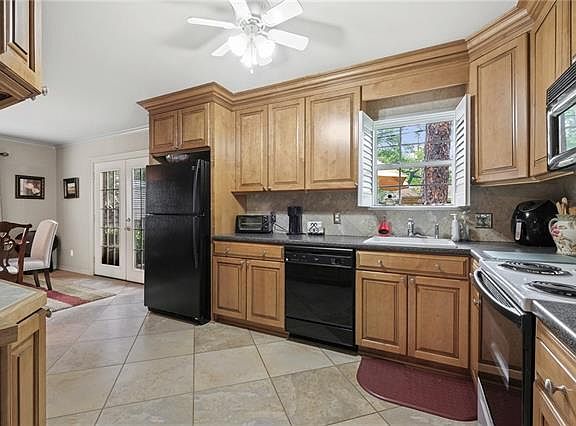 5th image of 1584 Eastridge Dr