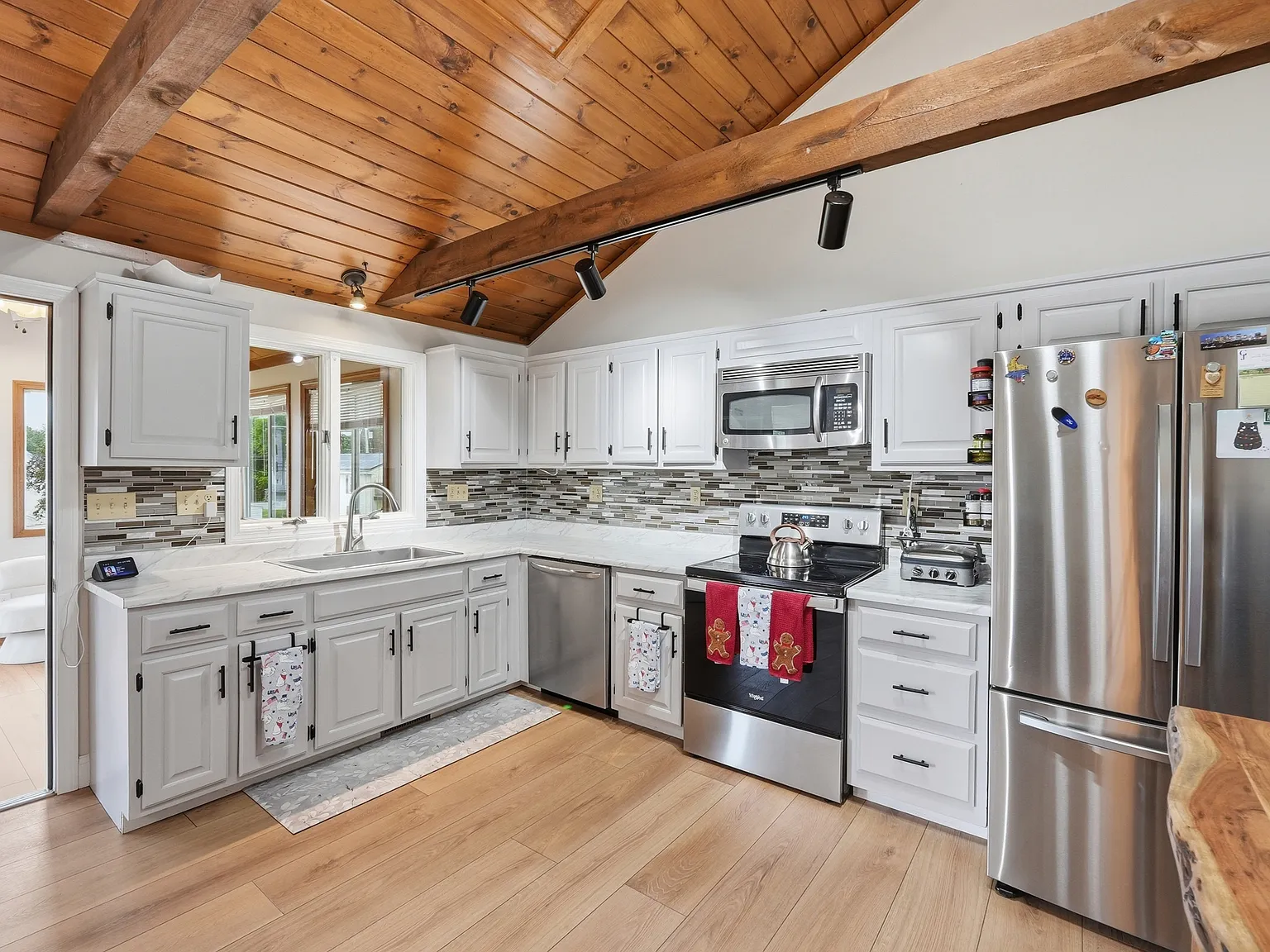 3 bed, 1891 sqft, $4,800 — Photo 3