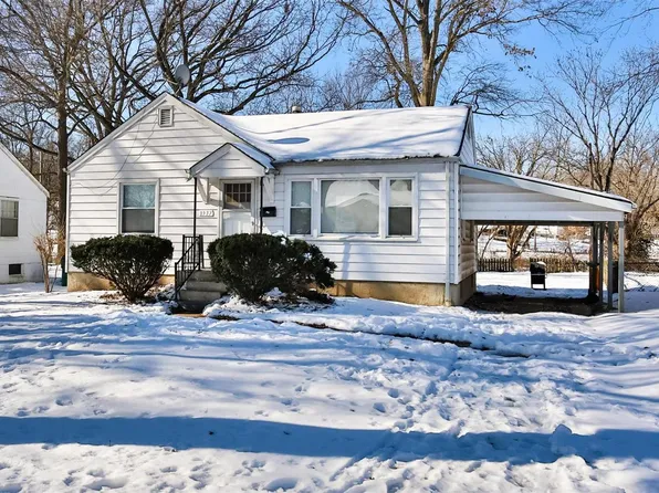 1937 Falcon Dr, Saint Louis, MO 63133