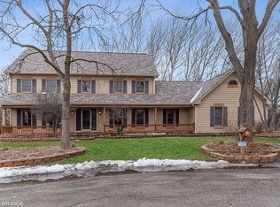 705 Old Creek Ct, Barrington, IL 60010